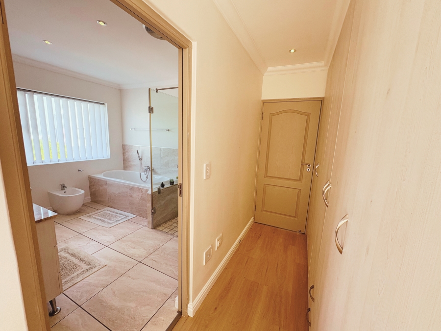 4 Bedroom Property for Sale in Yzerfontein Western Cape